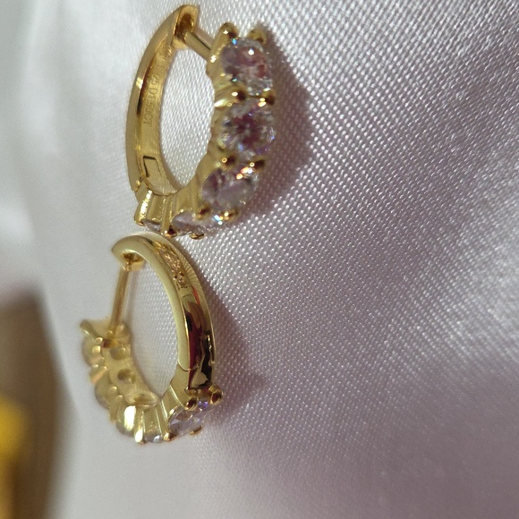 Certified 3ct. t.w. Moissanite Gold Diamond 2cm Huggie Hoop Earrings NEW - Picture 9 of 9